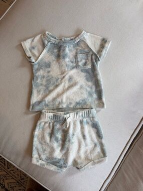 Grayson Collective- Tie-Dye Short Sleeve Top & Shorts Set - Blue and Cream